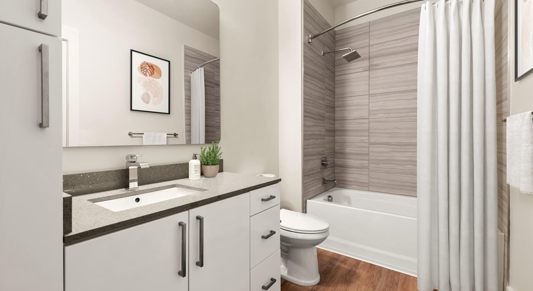 bath area with modern fixtures